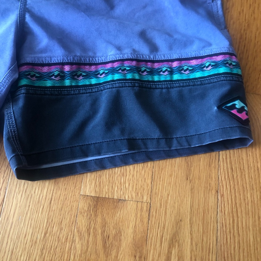 Billabong Men's Lavender Patterned Volley Trunks with Black Hem - Picture 3 of 7